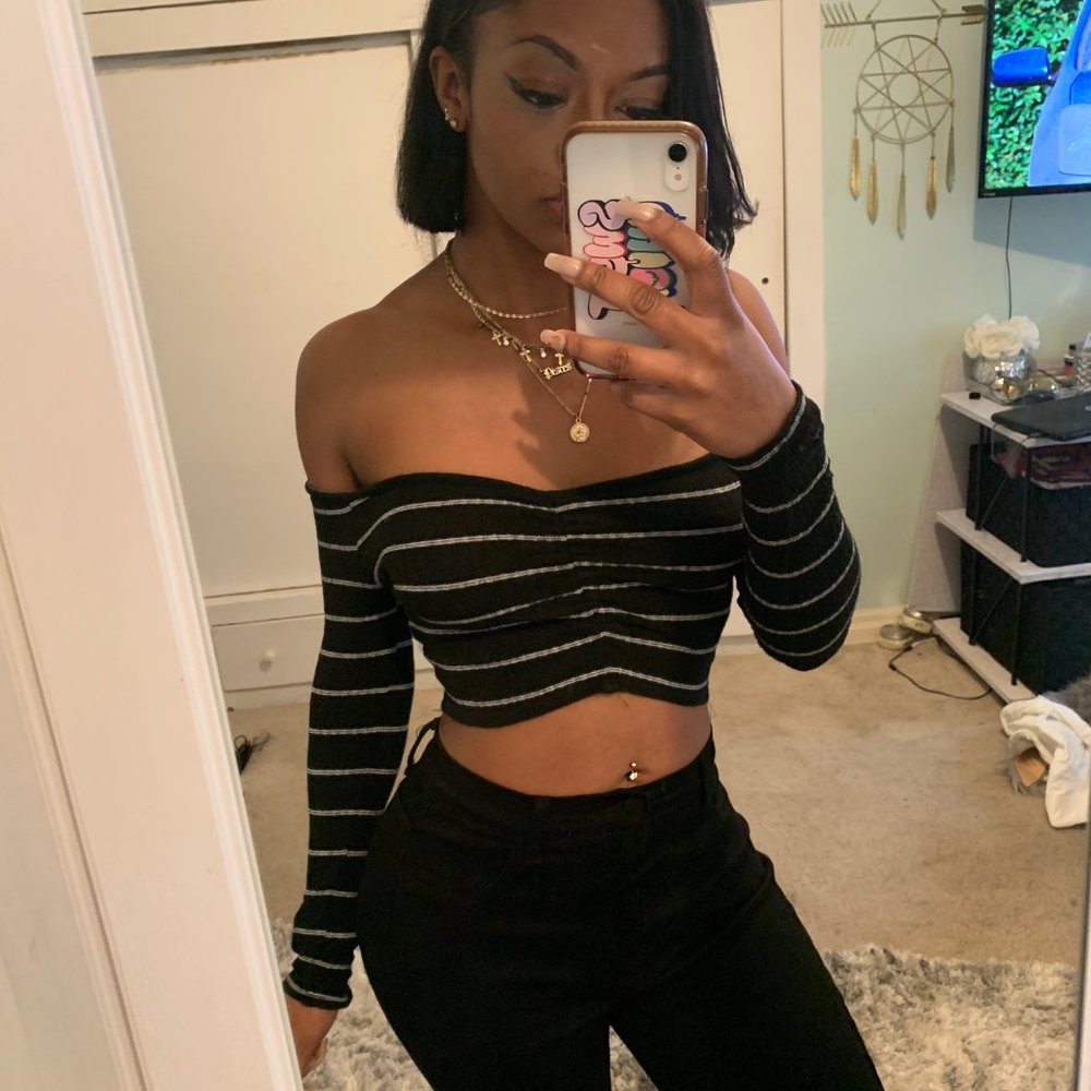 Long Sleeved Striped Crop Top! Cute Asf